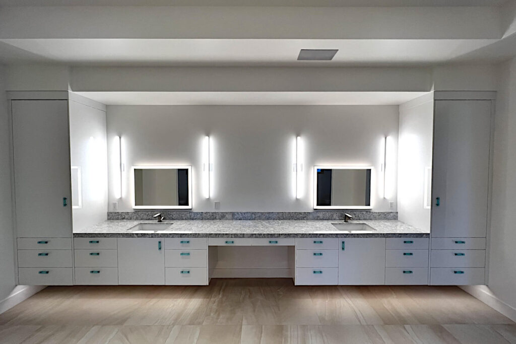 Bathroom remodel with high-gloss cabinets